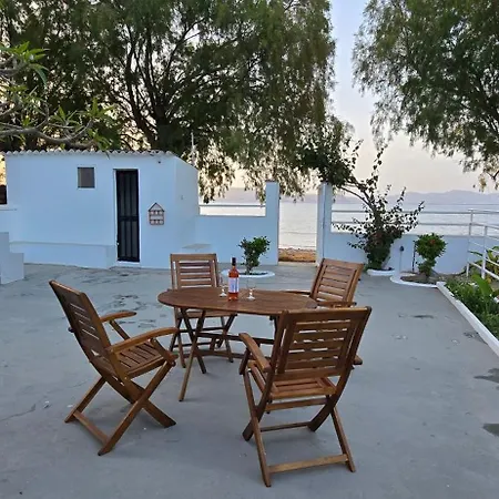 בית נופש Eva's Beachfront House