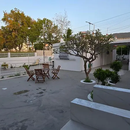 Eva's Beachfront House בית נופש