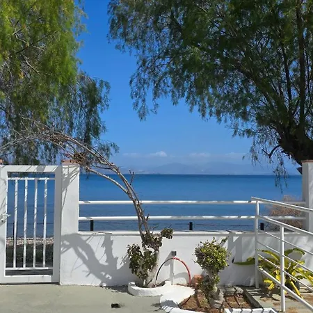 Eva's Beachfront House Semesterbostad *