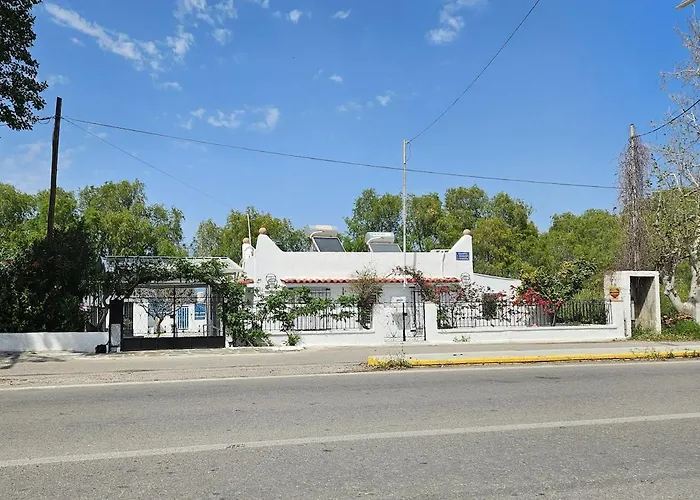 Eva's Beachfront House Case de vacanță