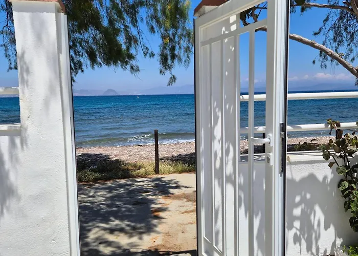 Case de vacanță Eva's Beachfront House Kos