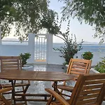 Eva's Beachfront House Cos