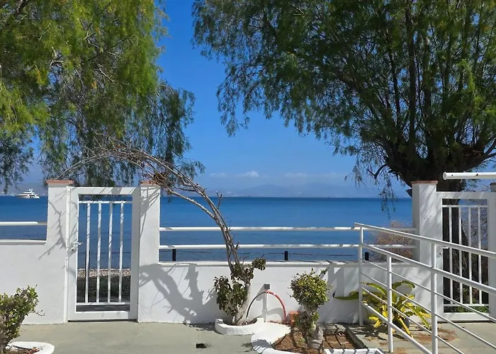 Eva's Beachfront House بيت للعطل *