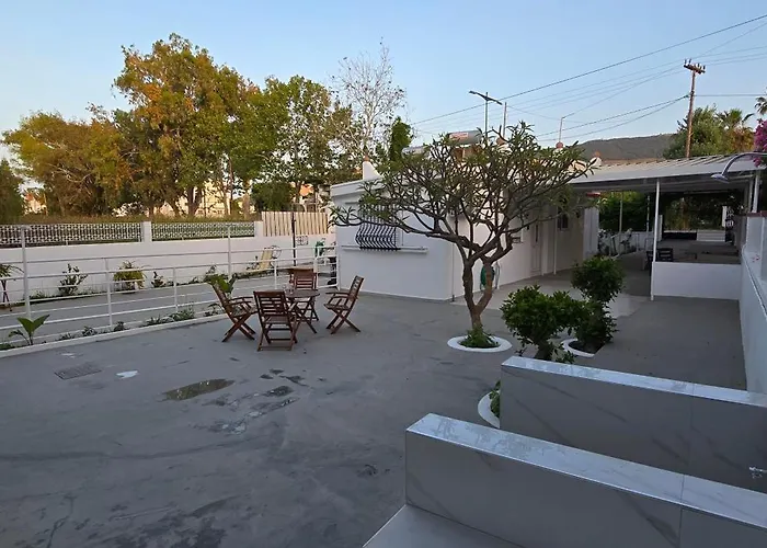 Eva's Beachfront House بيت للعطل